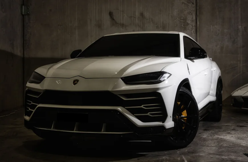 Lamborghini Urus – White